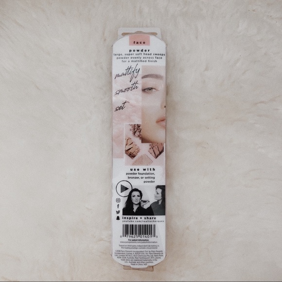 ๐ MOVING SALE! ๐ Real Techniques Powder Brush - Picture 3 of 3